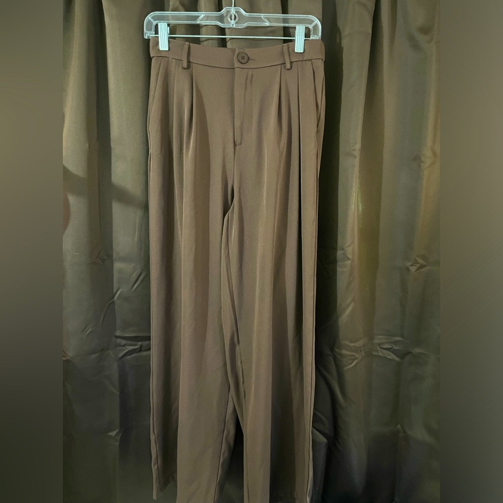 Ladies NWTS Pants, Size M, Brown, pleat in the front, they have never been worn